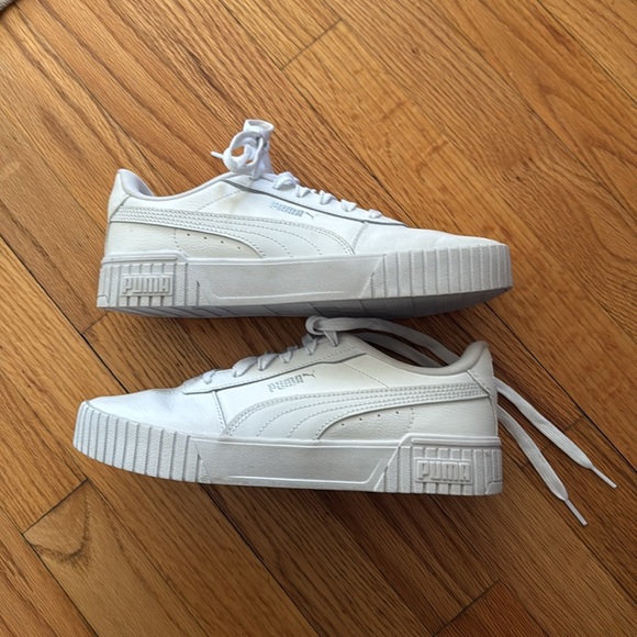 White Puma Shoes
Like NEW! Never worn outdoors. - Picture 2 of 8